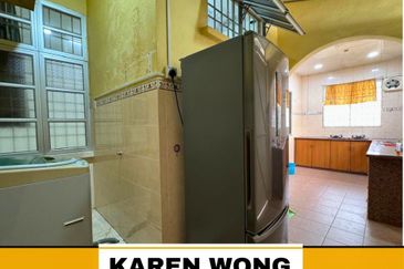 OPEN FACING LAGENDA HEIGHTS 2.5 Storey Terrace House for RENT