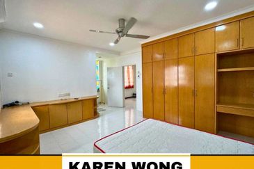 OPEN FACING LAGENDA HEIGHTS 2.5 Storey Terrace House for RENT