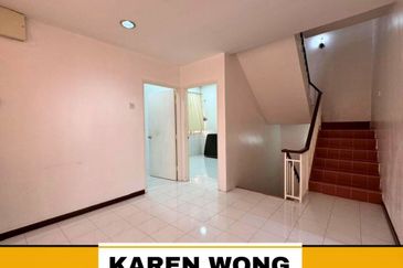 OPEN FACING LAGENDA HEIGHTS 2.5 Storey Terrace House for RENT