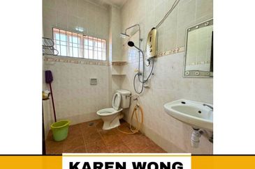 OPEN FACING LAGENDA HEIGHTS 2.5 Storey Terrace House for RENT