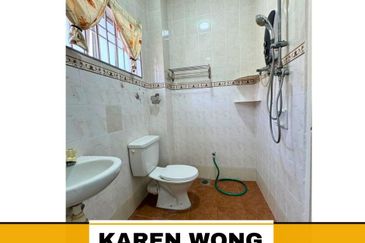 OPEN FACING LAGENDA HEIGHTS 2.5 Storey Terrace House for RENT