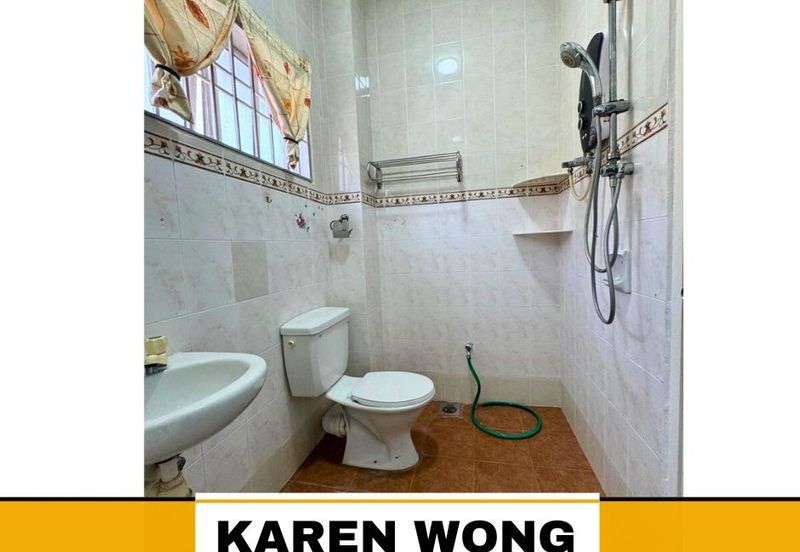 OPEN FACING LAGENDA HEIGHTS 2.5 Storey Terrace House for RENT