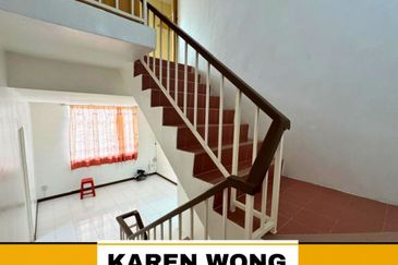 OPEN FACING LAGENDA HEIGHTS 2.5 Storey Terrace House for RENT