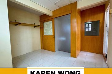 OPEN FACING LAGENDA HEIGHTS 2.5 Storey Terrace House for RENT