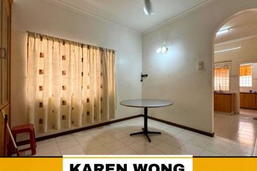 OPEN FACING LAGENDA HEIGHTS 2.5 Storey Terrace House for RENT