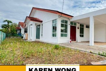 ENDLOT WITH EXTRA LAND BANDAR SERI ASTANA 1 Storey Terrace for Sale