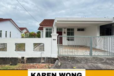 ENDLOT WITH EXTRA LAND BANDAR SERI ASTANA 1 Storey Terrace for Sale