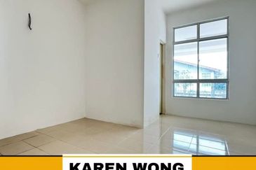 ENDLOT WITH EXTRA LAND BANDAR SERI ASTANA 1 Storey Terrace for Sale