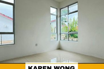 ENDLOT WITH EXTRA LAND BANDAR SERI ASTANA 1 Storey Terrace for Sale