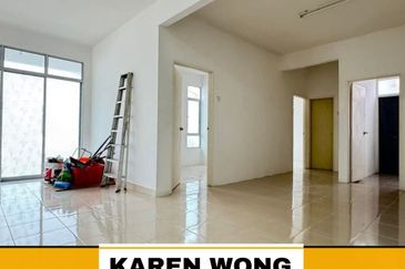 ENDLOT WITH EXTRA LAND BANDAR SERI ASTANA 1 Storey Terrace for Sale