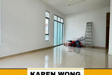 ENDLOT WITH EXTRA LAND BANDAR SERI ASTANA 1 Storey Terrace for Sale