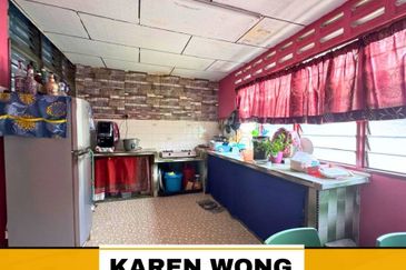 FULLY EXTENDED & GOOD CONDITIONS 1 Storey Terrace House for SALE