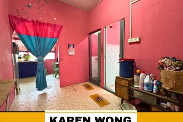 FULLY EXTENDED & GOOD CONDITIONS 1 Storey Terrace House for SALE