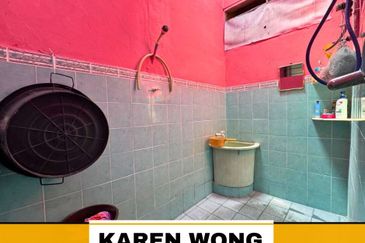 FULLY EXTENDED & GOOD CONDITIONS 1 Storey Terrace House for SALE