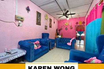 FULLY EXTENDED & GOOD CONDITIONS 1 Storey Terrace House for SALE