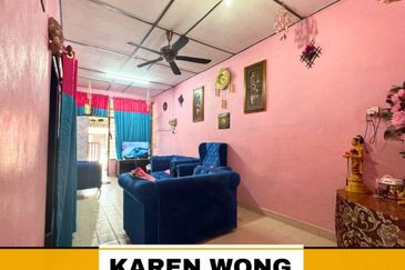 FULLY EXTENDED & GOOD CONDITIONS 1 Storey Terrace House for SALE