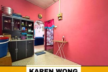 FULLY EXTENDED & GOOD CONDITIONS 1 Storey Terrace House for SALE