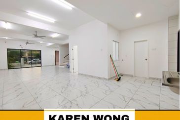 ENDLOT OPEN FACING BIGGER LAND SIZE SENNI BUKIT BANYAN for Sale