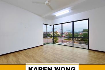 ENDLOT OPEN FACING BIGGER LAND SIZE SENNI BUKIT BANYAN for Sale