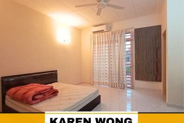 Bandar Laguna Merbok