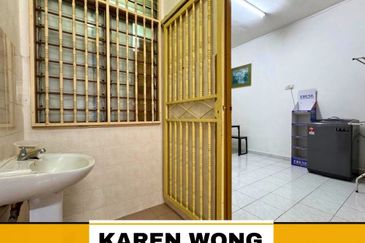 TAMAN KEMPAS PARTLY FURNISHED 2 Storey Terrace House for RENT