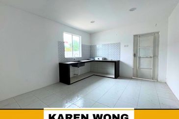 CORNER LOT TAMAN SERI GEDONG Near Taman Sejati RENOVATED 1 Storey Terrace House for Sale