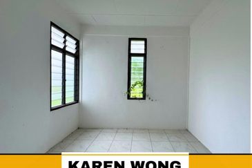 CORNER LOT TAMAN SERI GEDONG Near Taman Sejati RENOVATED 1 Storey Terrace House for Sale