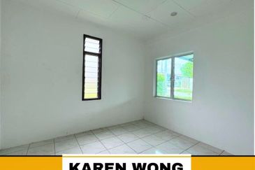 CORNER LOT TAMAN SERI GEDONG Near Taman Sejati RENOVATED 1 Storey Terrace House for Sale