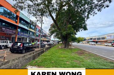 FACING MAINROAD & TENANTED TAMAN KAMPIAN JALAN SEKERAT 3 Storey SHOPLOT for Sale