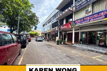 FACING MAINROAD & TENANTED TAMAN KAMPIAN JALAN SEKERAT 3 Storey SHOPLOT for Sale