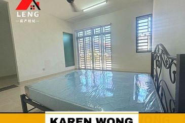 WALKING DISTANCE TO SCHOOL BANDAR SERI ASTANA 1 Storey Terrace for Sale