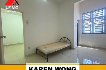 WALKING DISTANCE TO SCHOOL BANDAR SERI ASTANA 1 Storey Terrace for Sale