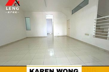 WALKING DISTANCE TO SCHOOL BANDAR SERI ASTANA 1 Storey Terrace for Sale