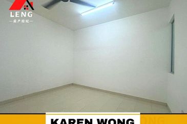 WALKING DISTANCE TO SCHOOL BANDAR SERI ASTANA 1 Storey Terrace for Sale