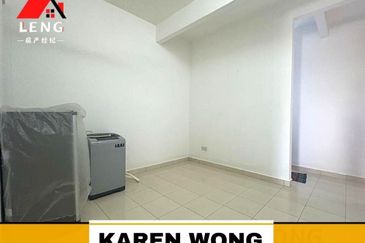 WALKING DISTANCE TO SCHOOL BANDAR SERI ASTANA 1 Storey Terrace for Sale
