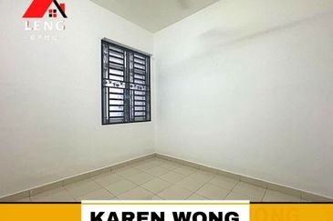 WALKING DISTANCE TO SCHOOL BANDAR SERI ASTANA 1 Storey Terrace for Sale