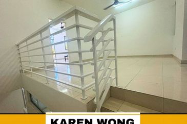 WALKING DISTANCE TO SCHOOL BANDAR SERI ASTANA 1 Storey Terrace for Sale