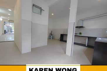 EXTENDED BALCONY BANDAR LAGUNA MERBOK 2 Storey Terrace for Sale