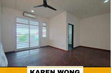 EXTENDED BALCONY BANDAR LAGUNA MERBOK 2 Storey Terrace for Sale