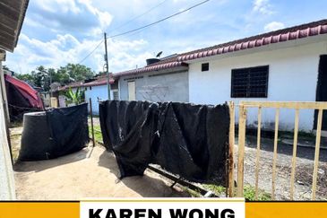 FULL LOAN & CASH BACK ANGGERIK BANDAR AMANJAYA Terrace House for Sale