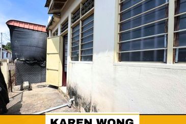 FULL LOAN & CASH BACK ANGGERIK BANDAR AMANJAYA Terrace House for Sale