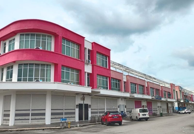 SELL AT LOST PERMATA HILL PARK Double Storey SHOPLOT for Sale