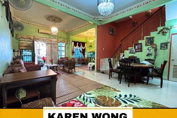 LONG PORCH NEAR CMART PERMATA HILL PARK 2.5 Storey Terrace House for Sale