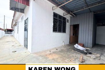 PARTLY FURNISHED TAMAN DESA ENGGANG 1 Storey SEMI DETACHED for RENT