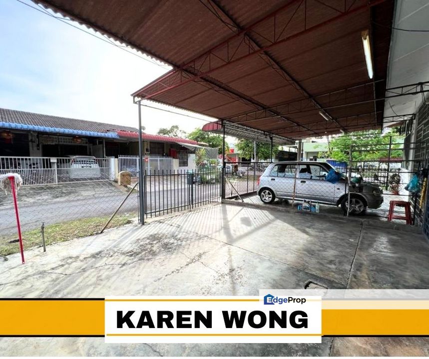 WALKING DISTANCE TO PASAR TAMAN RIA PARTLY FURNISHED House for Rent, Kedah, Sungai Petani