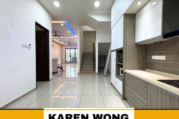 FULLY RENO SP SAUJANA BALCONY READY 2 Storey Terrace for Sale