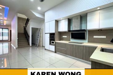 FULLY RENO SP SAUJANA BALCONY READY 2 Storey Terrace for Sale