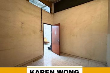 OPEN FACING BELOW MARKET PRICE TAMAN BANDAR BARU 1 Storey Terace for Sale