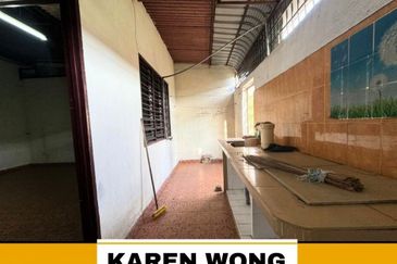 OPEN FACING BELOW MARKET PRICE TAMAN BANDAR BARU 1 Storey Terace for Sale