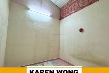 OPEN FACING BELOW MARKET PRICE TAMAN BANDAR BARU 1 Storey Terace for Sale